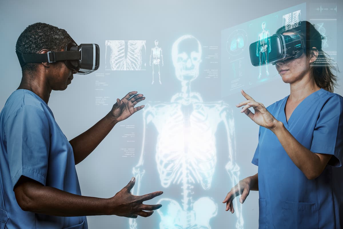 doctores-simulacion-realidad-virtual-tecnologia-medica-hologramas (1)